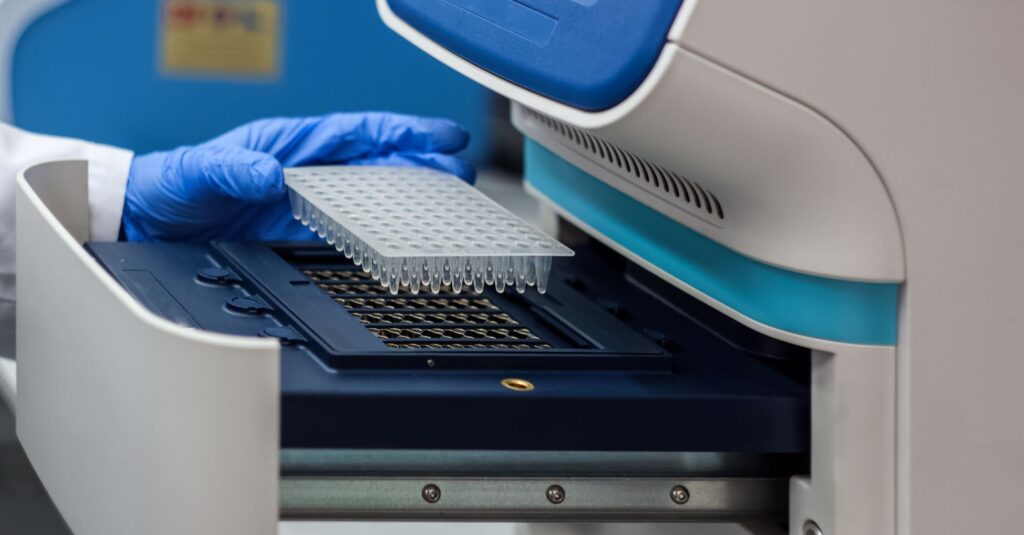 Laboratory instrument with a 96-well plate.